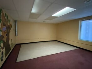 401 SW 1st St, Paoli, IN à louer Photo intérieure- Image 1 de 8