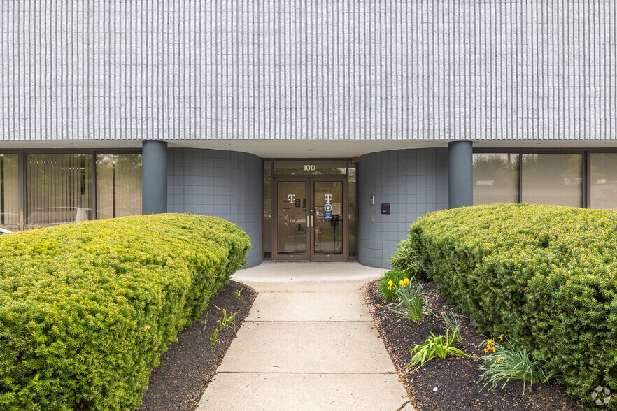 10 Commerce Way, Norton, MA à louer - Photo du bâtiment - Image 3 de 8