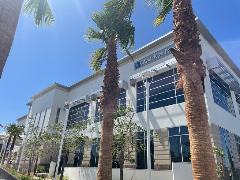 308 W 6th St, Corona, CA à louer - Photo du bâtiment - Image 2 de 10