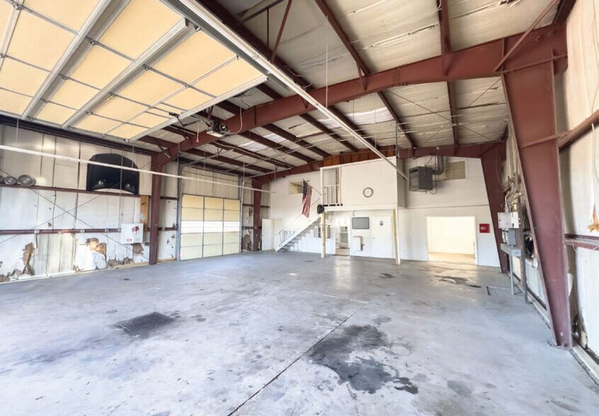 548 W Charles St, Matthews, NC à vendre - Photo intérieure - Image 3 de 7