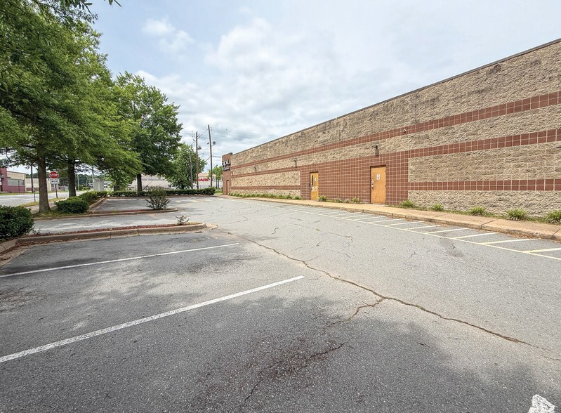 824 S Spring St, Little Rock, AR à vendre - Photo du bâtiment - Image 2 de 12