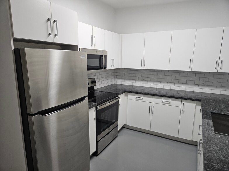 3625 N 16th St, Phoenix, AZ for sale - Interior Photo - Image 2 of 28