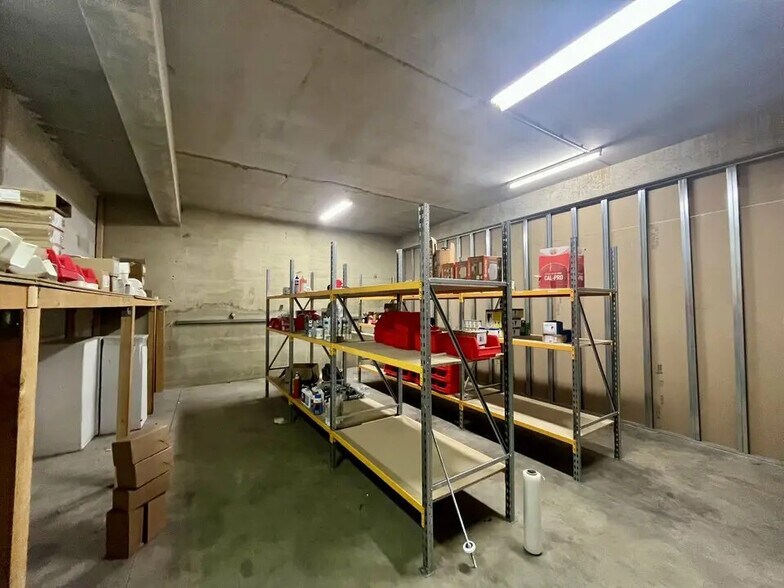 Industriel dans Avignon à louer - Photo intérieure - Image 2 de 11