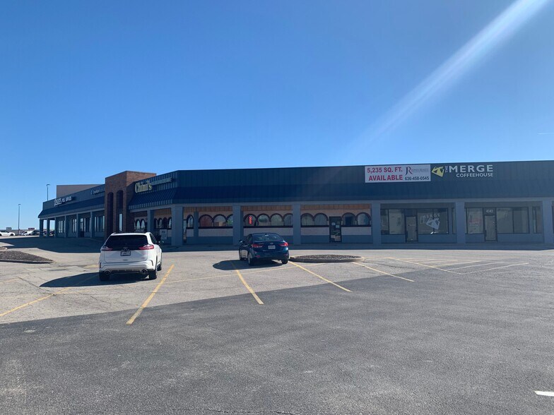 4105-4139 N Cloverleaf Dr, Saint Peters, MO à louer - Photo du bâtiment - Image 3 de 6