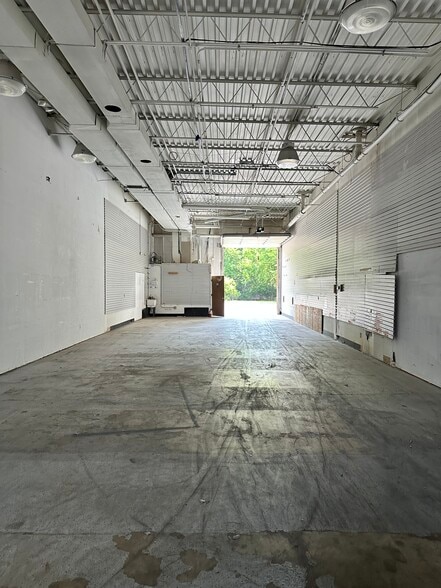 42120 Garfield Rd, Clinton Township, MI à louer - Photo intérieure - Image 2 de 5