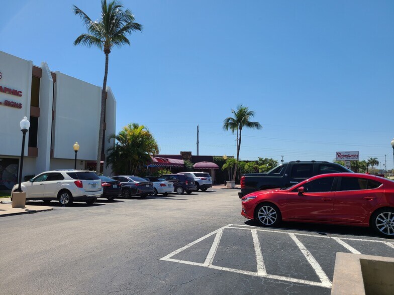 2300 Palm Beach Lakes Blvd. portfolio of 2 properties for sale on LoopNet.ca - Building Photo - Image 2 of 2