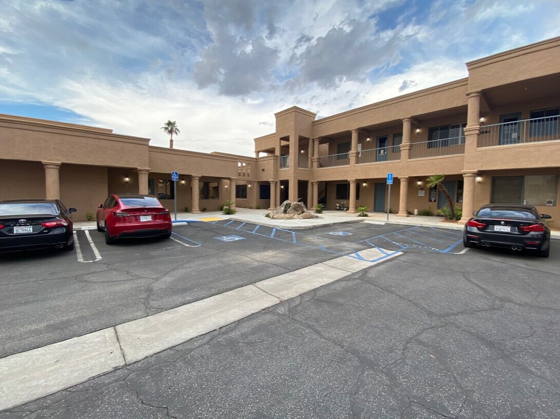 74361 Highway 111, Palm Desert, CA à louer Photo du bâtiment- Image 1 de 8