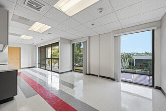 11555 Sorrento Valley Rd, San Diego, CA for lease Interior Photo- Image 2 of 8