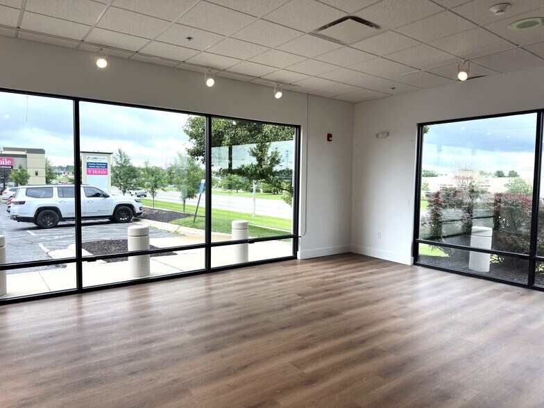 3221 Iowa St, Lawrence, KS à louer - Photo intérieure - Image 2 de 6