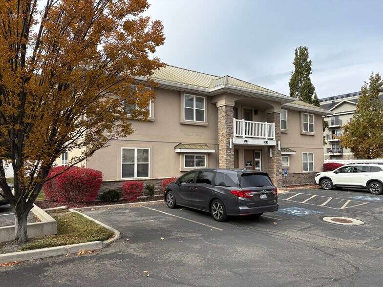6782-6784 S 1300 E, Salt Lake City, UT à louer - Photo du bâtiment - Image 2 de 15