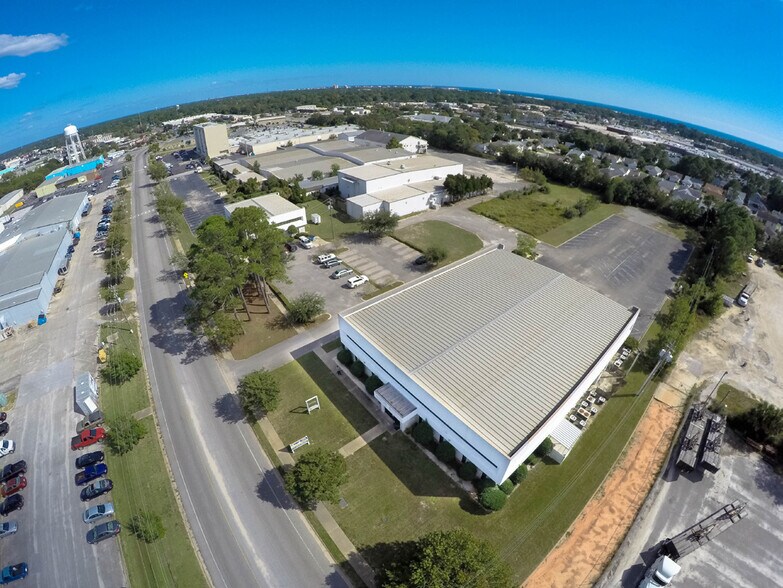 634 Anchors St NW, Fort Walton Beach, FL for sale - Building Photo - Image 3 of 7