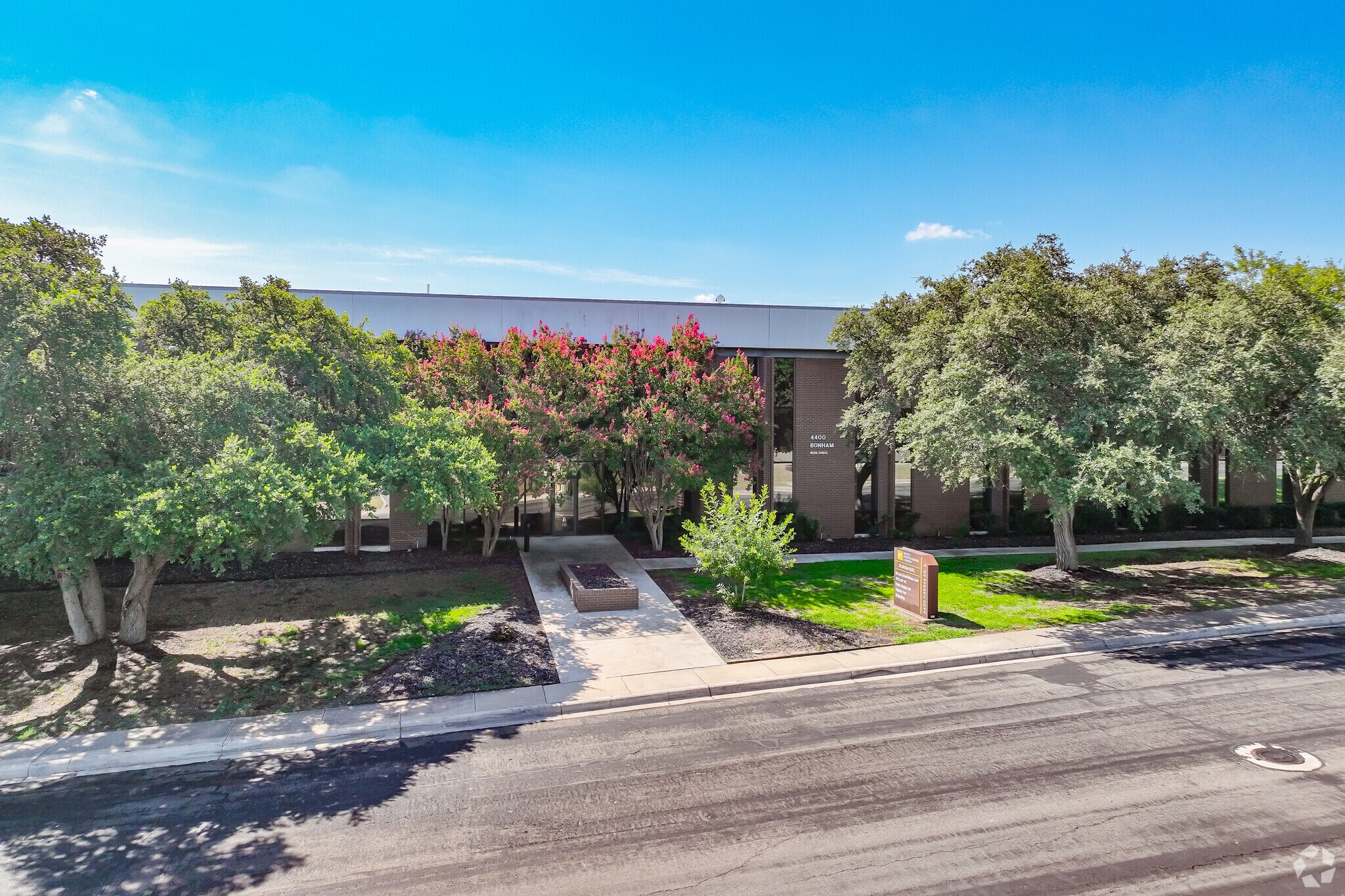 4400 S Piedras Dr, San Antonio, TX à louer Photo du bâtiment- Image 1 de 17