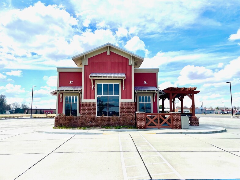 1057 S Main St, Sikeston, MO for sale - Building Photo - Image 1 of 1