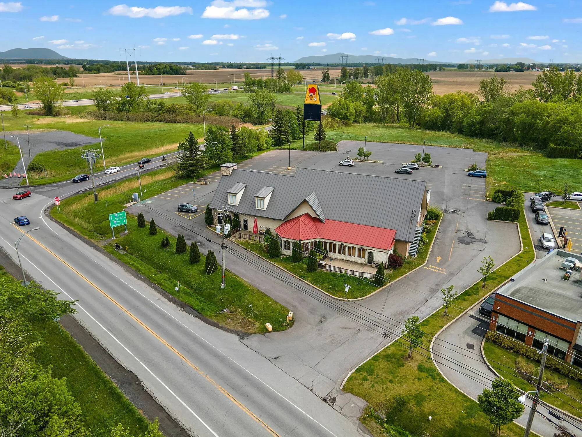 2330 Ch Des Patriotes, Richelieu, QC for sale Primary Photo- Image 1 of 1