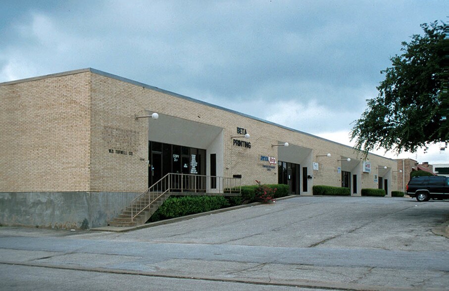 13706-13720 Neutron Rd, Dallas, TX à louer - Photo du bâtiment - Image 3 de 9