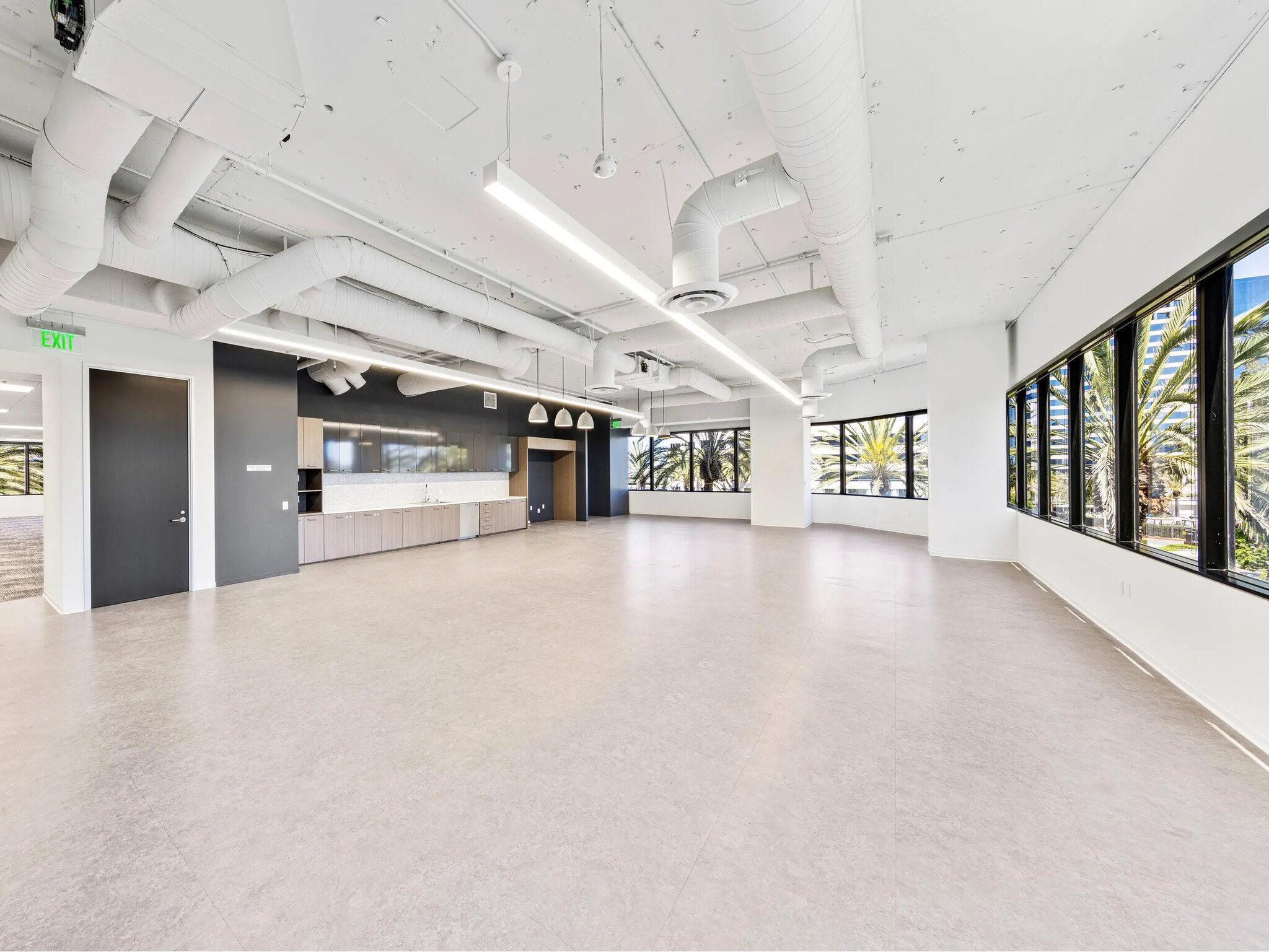 18100 Von Karman Ave, Irvine, CA à louer Photo intérieure- Image 1 de 12