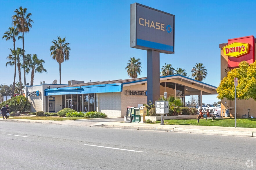 2680 Mount Vernon Ave, Bakersfield, CA for lease - Building Photo - Image 1 of 5