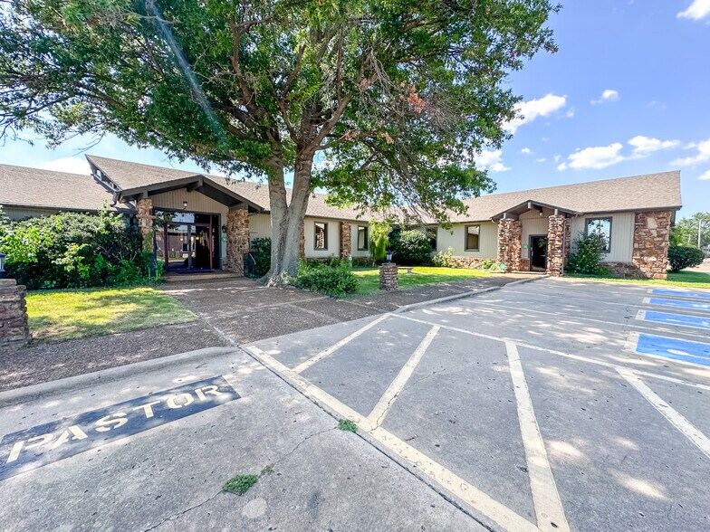 2833 W Main St, Jenks, OK à vendre - Photo du bâtiment - Image 2 de 97