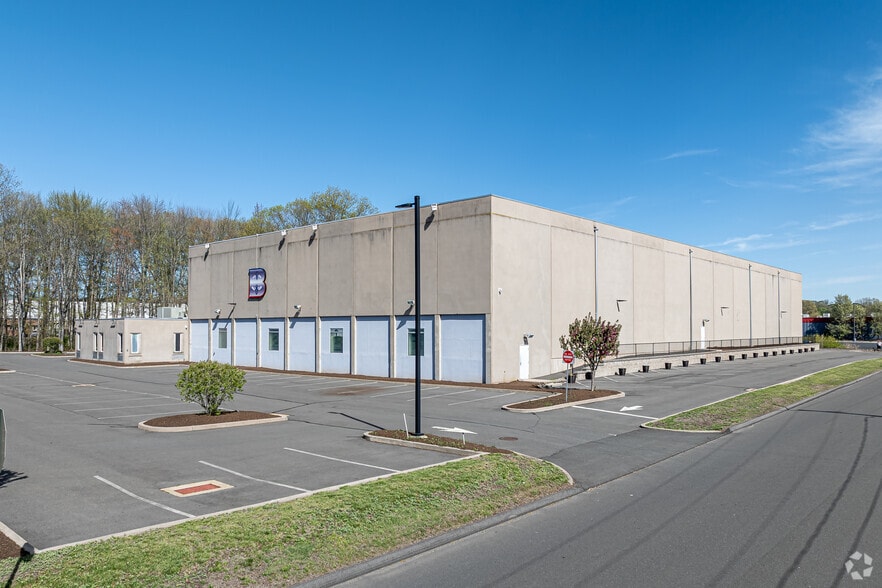 240 Spring St, Southington, CT for sale - Primary Photo - Image 2 of 8