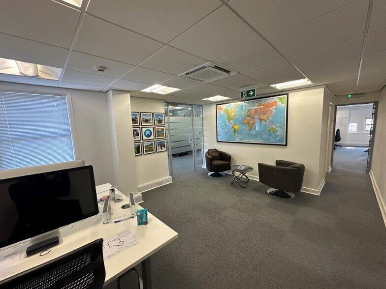 19-23 High St, Kingston Upon Thames for lease - Interior Photo - Image 3 of 5