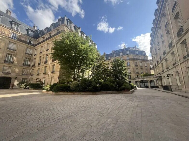 Bureau dans Paris à louer - Photo du bâtiment - Image 3 de 13