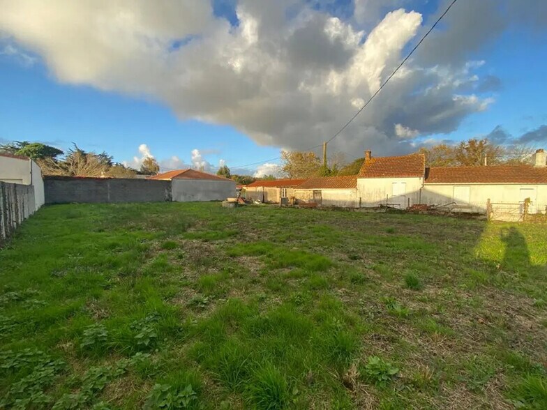 Terrain dans Saint-Hilaire-de-Chaléons à vendre - Photo du bâtiment - Image 2 de 3