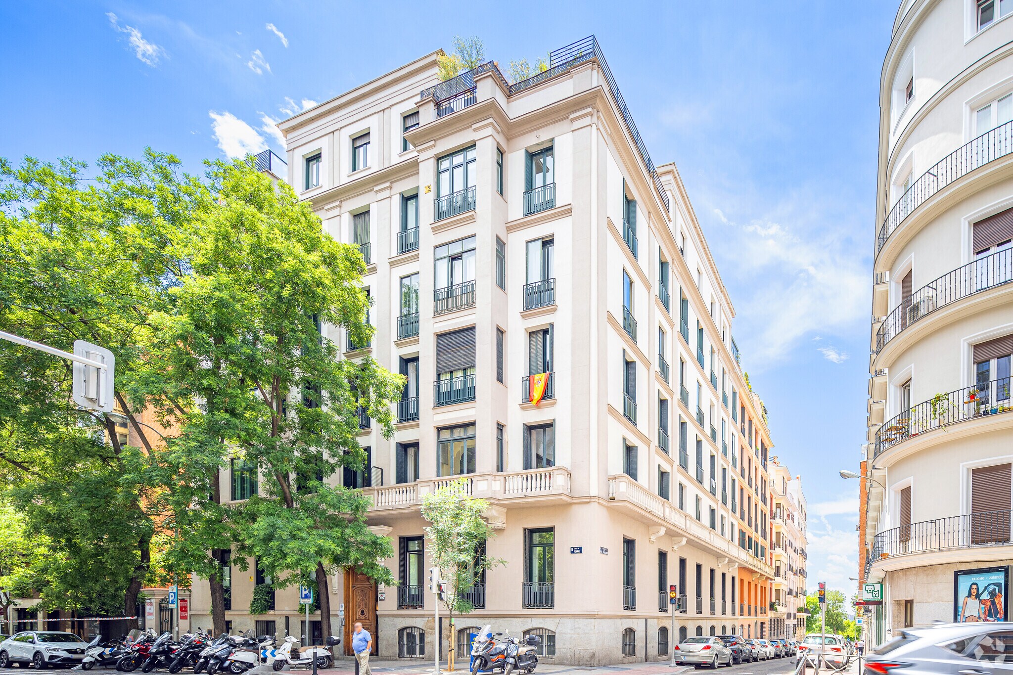 Multifamily in Madrid, Madrid for sale Primary Photo- Image 1 of 2