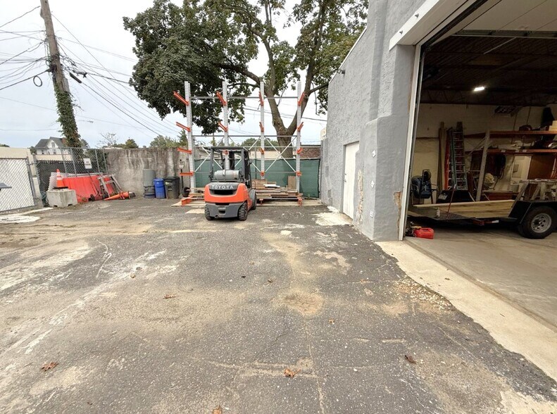 3 S 5th St, Darby, PA à vendre - Photo du bâtiment - Image 2 de 7