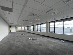 8 Avenue De Lunca, Montigny-le-Bretonneux for lease Interior Photo- Image 2 of 3