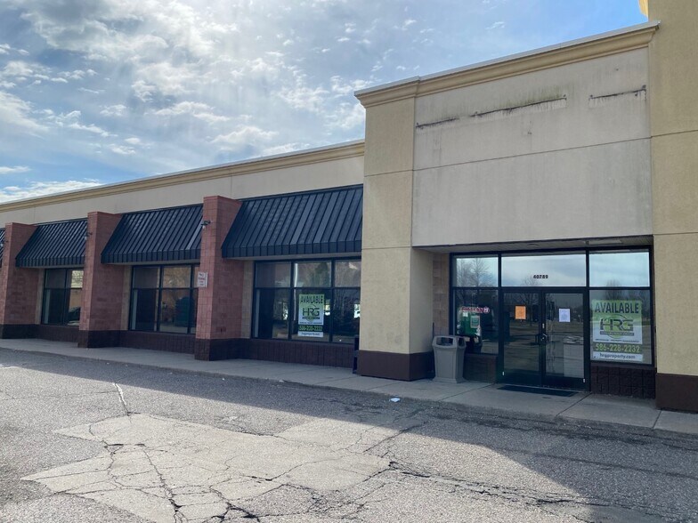 40775-40821 Garfield Rd, Clinton Township, MI à louer - Photo du bâtiment - Image 3 de 4