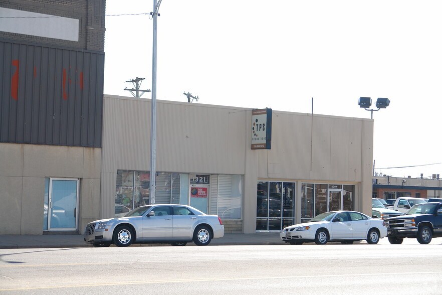 1319-1325 E Douglas Ave, Wichita, KS for lease - Building Photo - Image 2 of 23