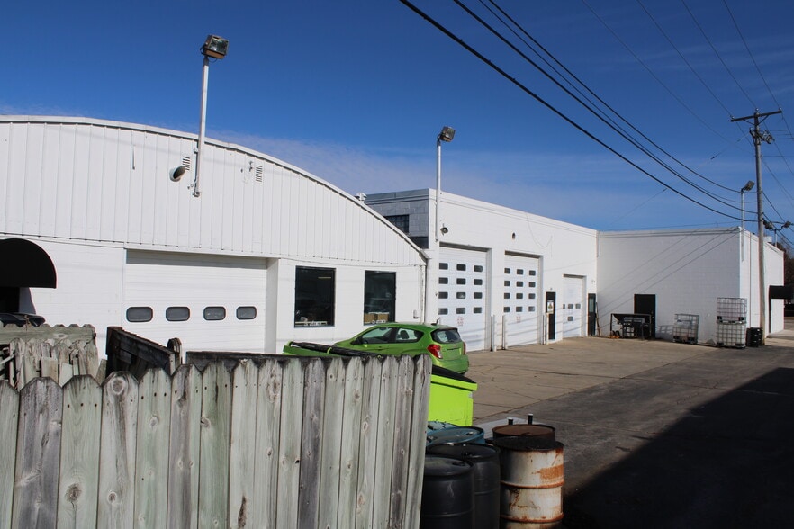 24 E Scott St, Fond Du Lac, WI à louer - Photo du bâtiment - Image 2 de 6