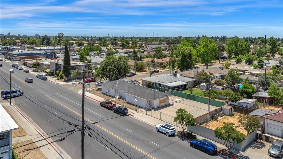 2611 N Fresno St, Fresno, CA for sale - Building Photo - Image 3 of 25