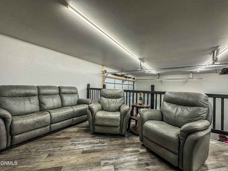 1409 Lockheed Dr, Bismarck, ND for sale - Interior Photo - Image 2 of 8