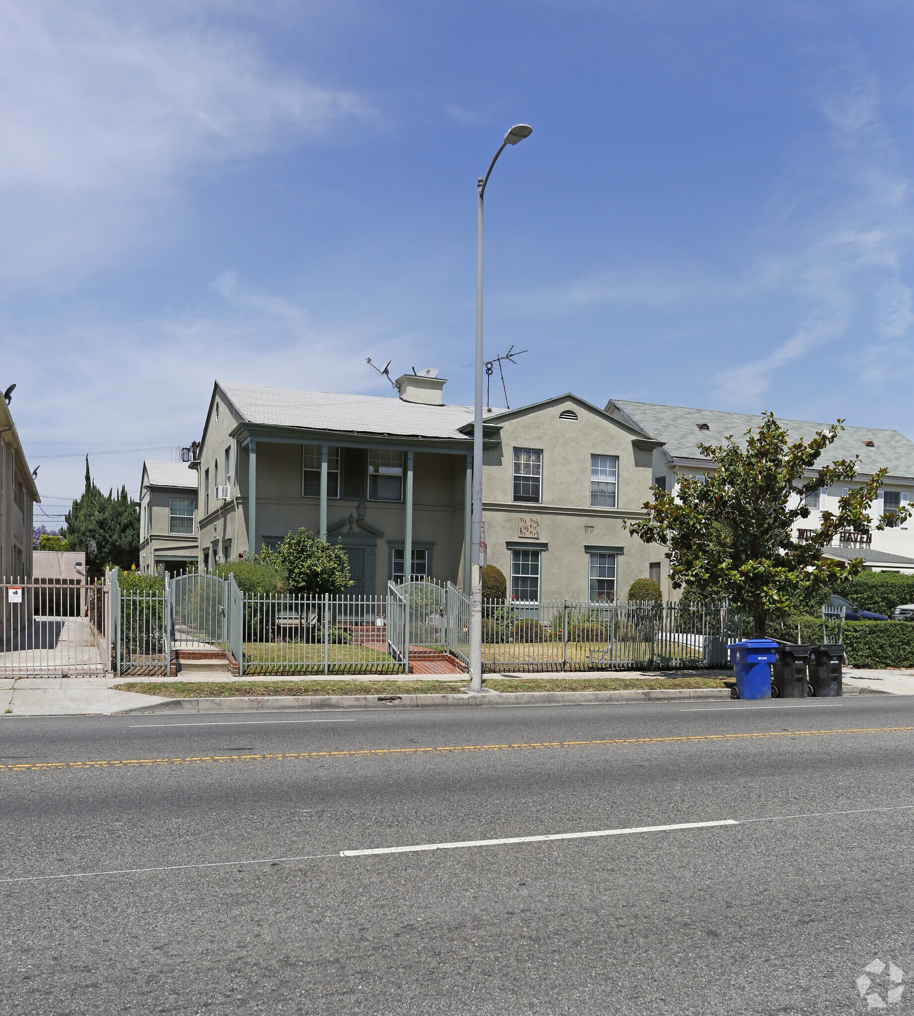 913 S Wilton Pl, Los Angeles, CA à vendre Photo principale- Image 1 de 36