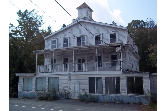 5674 NYS Route 52, Kenoza Lake, NY à vendre - Photo du bâtiment - Image 2 de 19