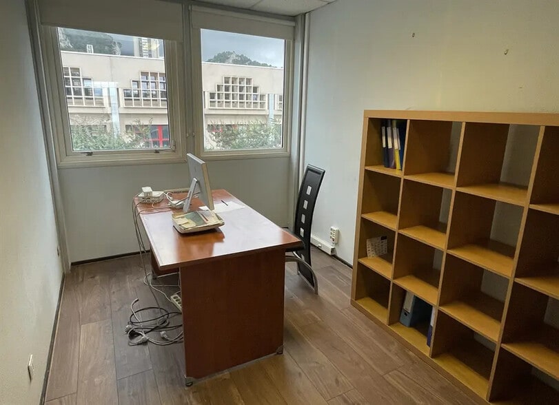 Flex in  for lease - Interior Photo - Image 3 of 3