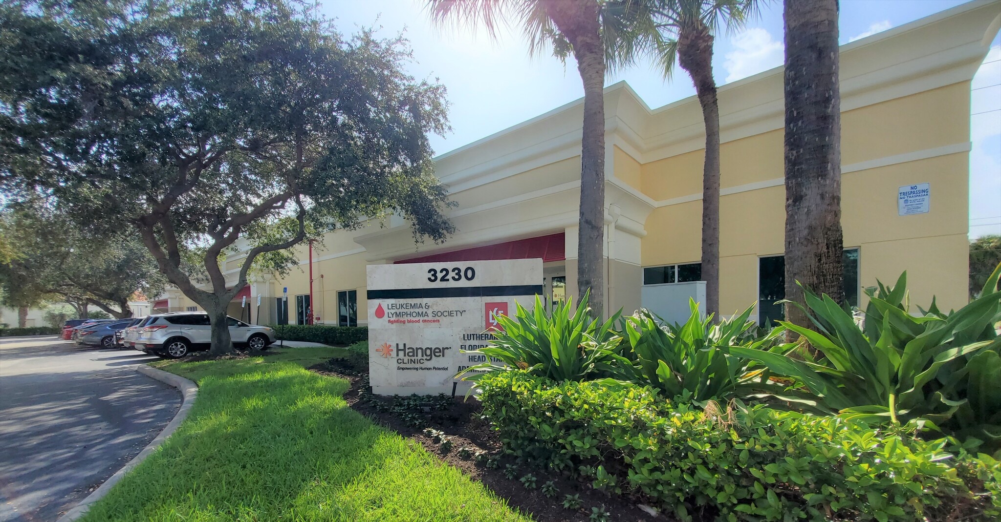 3230 Commerce Pl, West Palm Beach, FL for lease Primary Photo- Image 1 of 4