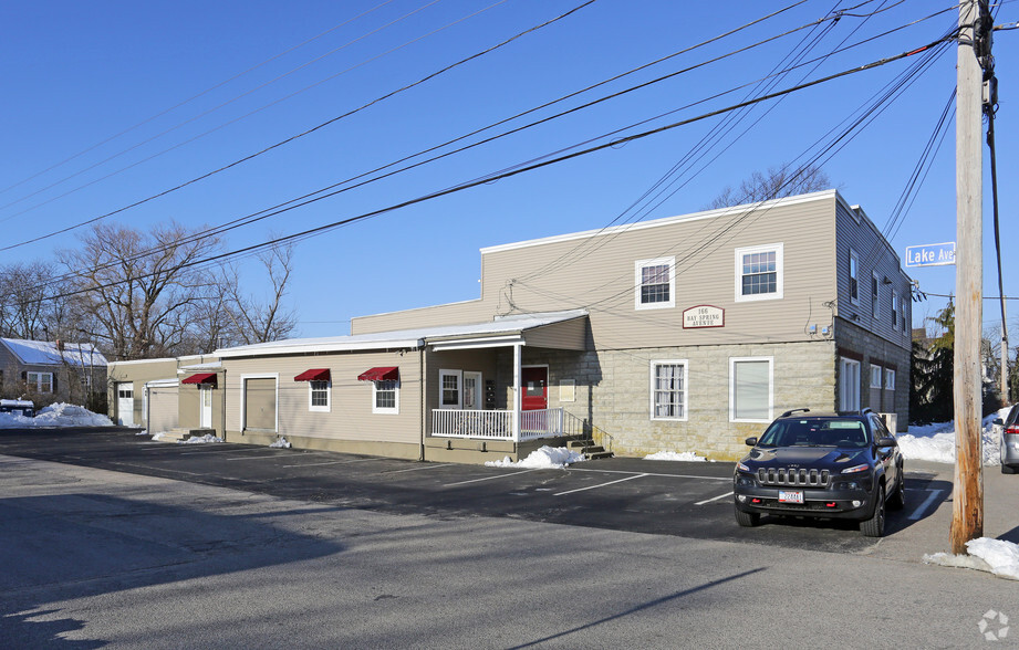 166 Bay Spring Ave, Barrington, RI à vendre - Photo principale - Image 1 de 1