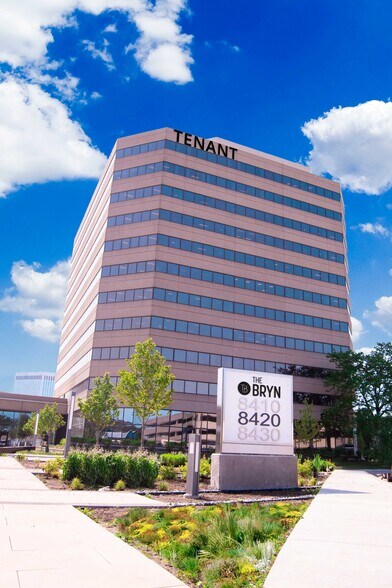 8410 W Bryn Mawr Ave, Chicago, IL à louer - Photo du bâtiment - Image 3 de 5