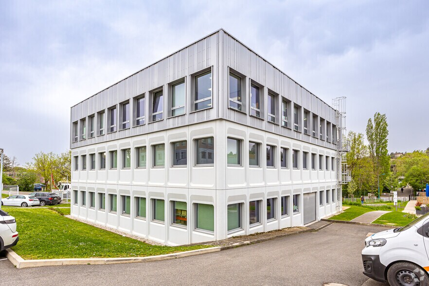 Bureau dans Dardilly à louer - Photo du bâtiment - Image 2 de 4