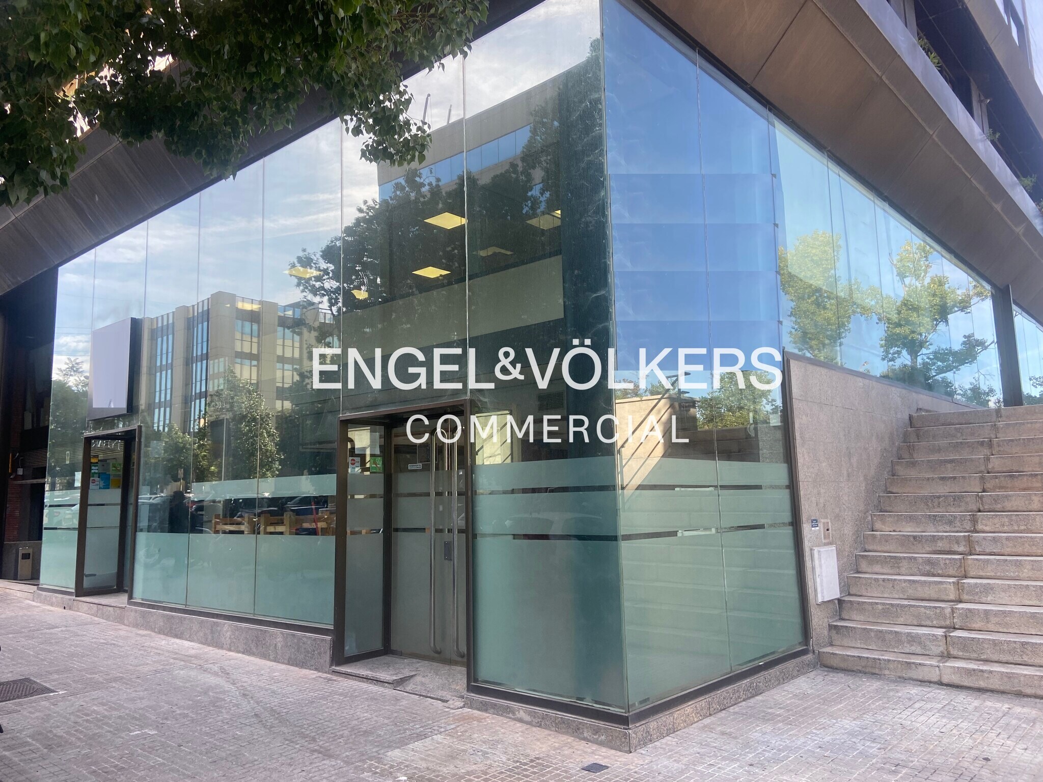 Commerce de détail dans Sant Just Desvern, Barcelona à louer Photo intérieure- Image 1 de 17