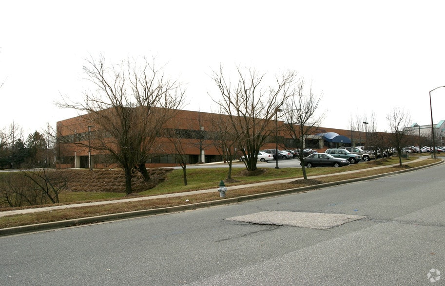 8003-8039 Laurel Lakes Ct, Laurel, MD for lease - Building Photo - Image 2 of 11