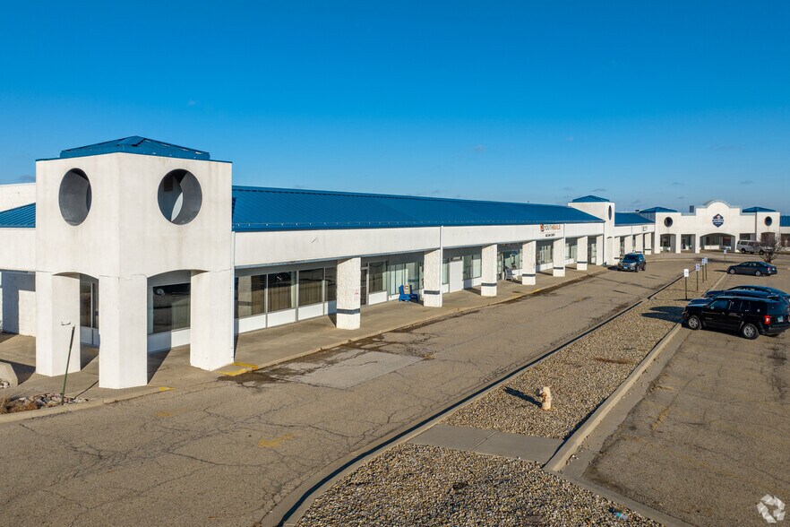 310 Wylie Dr, Normal, IL à louer - Photo du bâtiment - Image 1 de 21