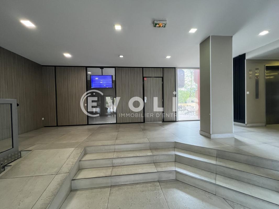 Office in Maisons Alfort for lease Lobby- Image 1 of 16