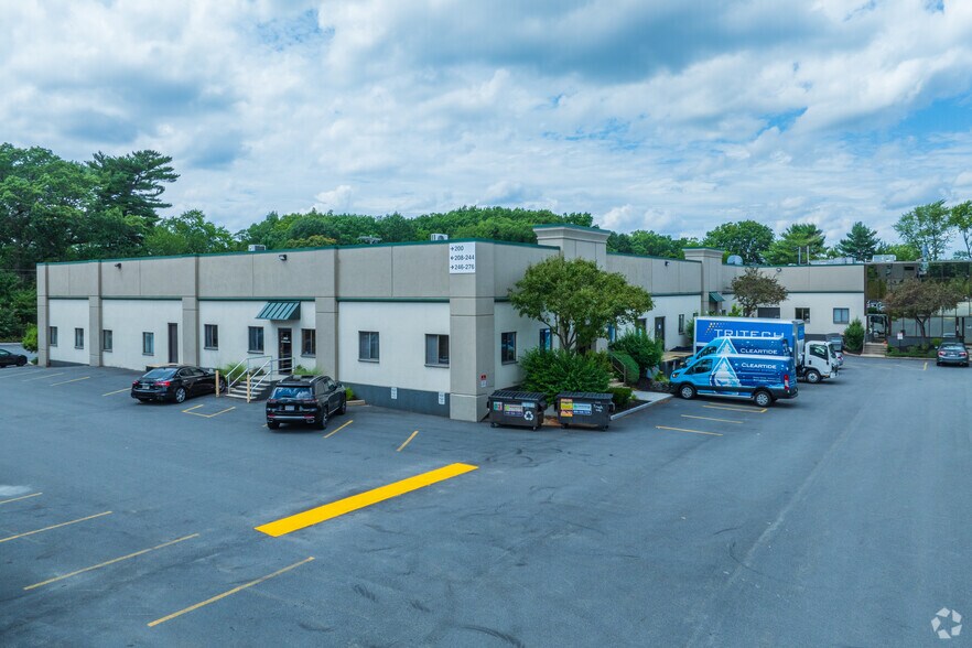 200-280 W Cummings Park, Woburn, MA for lease - Building Photo - Image 3 of 6