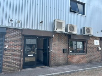 Plus de détails pour Aragon Rd, Yateley - Local d'activités à louer