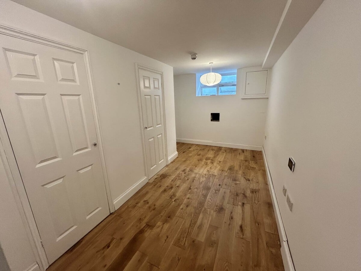 78-79 High St, Lewes, ESX BN7 1XN - Unit GRND -  - Interior Photo - Image 2 of 5