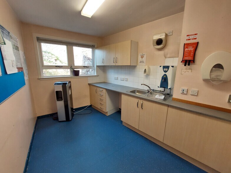 208 High St, Montrose à vendre - Photo du bâtiment - Image 2 de 3