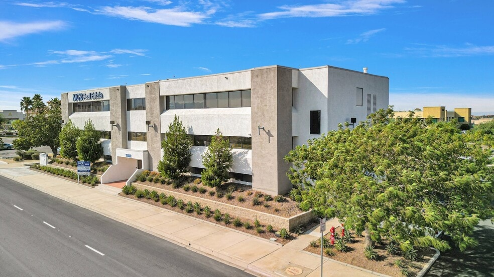 15428 Civic Dr, Victorville, CA à louer - Photo du bâtiment - Image 3 de 6